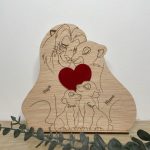 Nuestro lazo más fuerte, La Familia